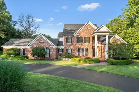 19224 Saint Albans Hills Dr, Wildwood, MO 63038