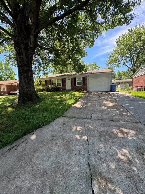 1732 Grafton Dr, Saint Louis, MO 63136