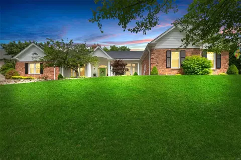 9173 Fox Bridge Dr, Sunset Hills, MO 63127