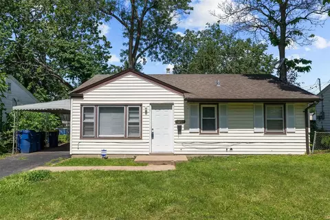 4317 Saint Regina Ln, Saint Ann, MO 63074