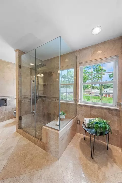 Bath - 311 Bristol Ct, Ballwin, MO 63011 photo 3 of 5