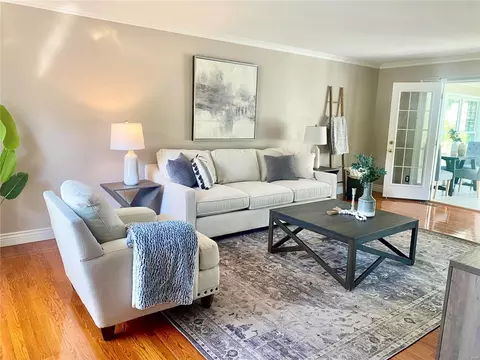 Living - 311 Bristol Ct, Ballwin, MO 63011 photo 1 of 5