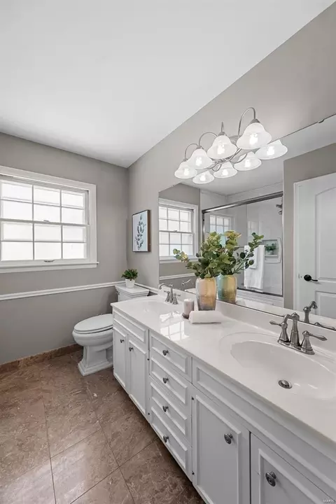 Bath - 311 Bristol Ct, Ballwin, MO 63011 photo 4 of 5