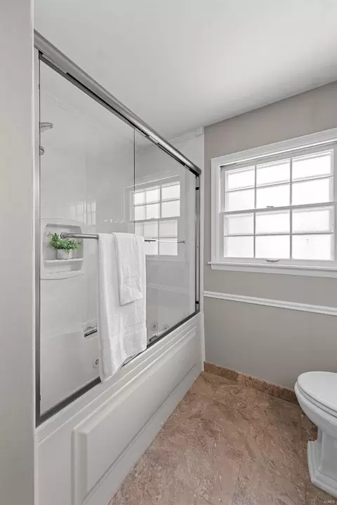 Bath - 311 Bristol Ct, Ballwin, MO 63011 photo 5 of 5