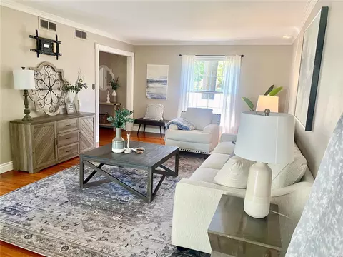 Living - 311 Bristol Ct, Ballwin, MO 63011 photo 3 of 5