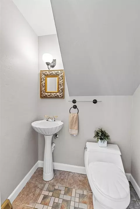 Bath - 311 Bristol Ct, Ballwin, MO 63011 photo 1 of 5