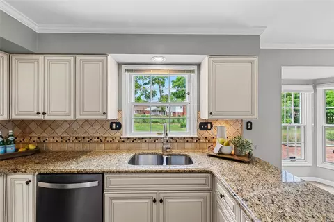 Kitchen - 311 Bristol Ct, Ballwin, MO 63011 photo 5 of 7