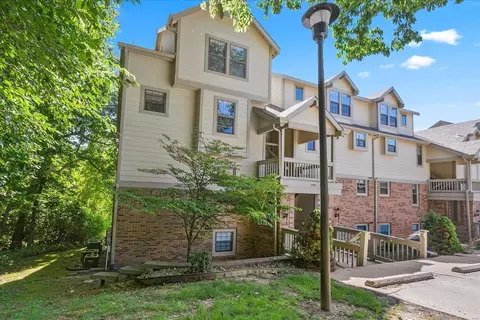 2308 Yellowstone Park Ct #F, Maryland Heights, MO 63043