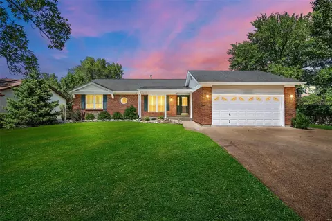 917 Villa Gran Way, Fenton, MO 63026
