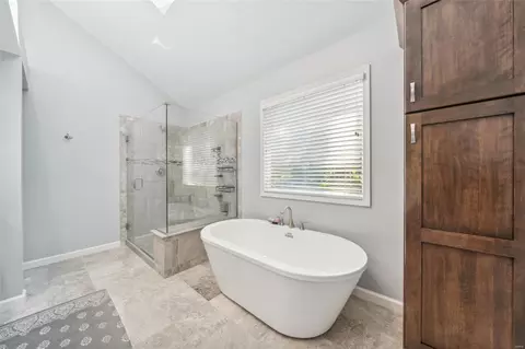 Bath - 604 Log Hill Ct, Ballwin, MO 63011 photo 3 of 4