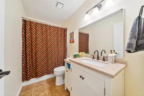 Bath - 604 Log Hill Ct, Ballwin, MO 63011 photo 4 of 4