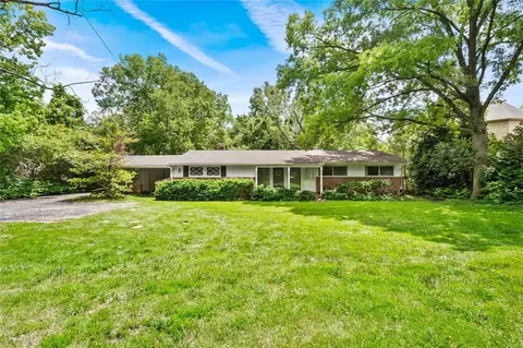 13820 Clayton Rd, Town And Country, MO 63017