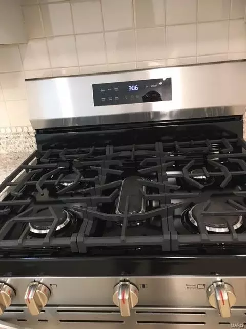 Kitchen - 1011 Pocono Trl, Ballwin, MO 63021 photo 3 of 4