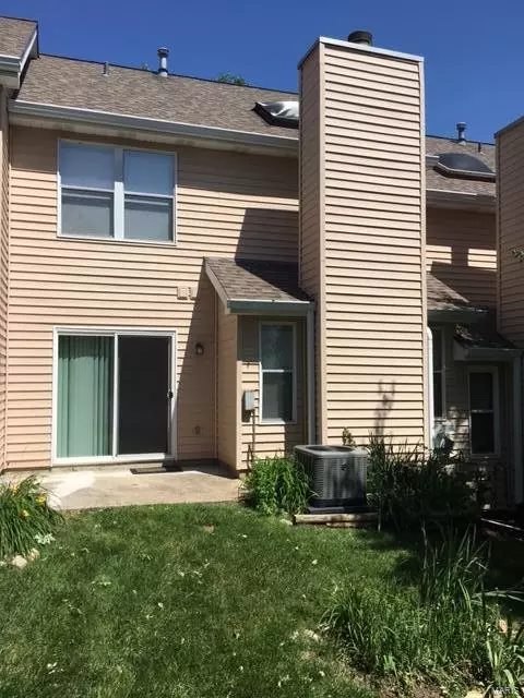 Exterior - 1011 Pocono Trl, Ballwin, MO 63021 photo 4 of 4