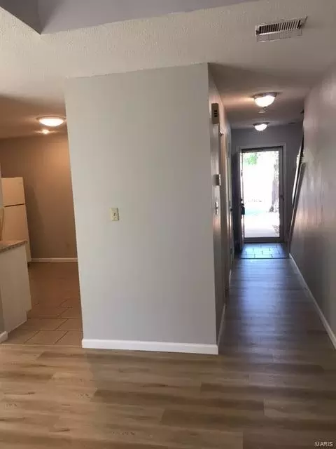 Entry Way - 1011 Pocono Trl, Ballwin, MO 63021 photo 3 of 4