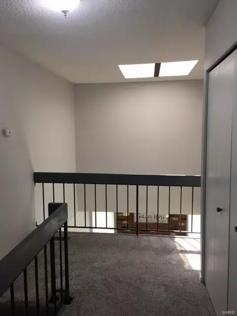 Entry Way - 1011 Pocono Trl, Ballwin, MO 63021 photo 4 of 4