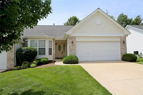 1323 Pine Bluff Dr, Saint Charles, MO 63304