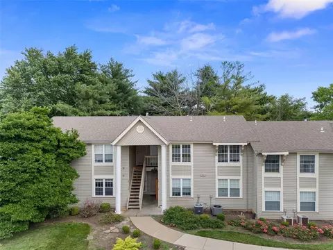 18 Sugarwood Ct #1, Saint Peters, MO 63376