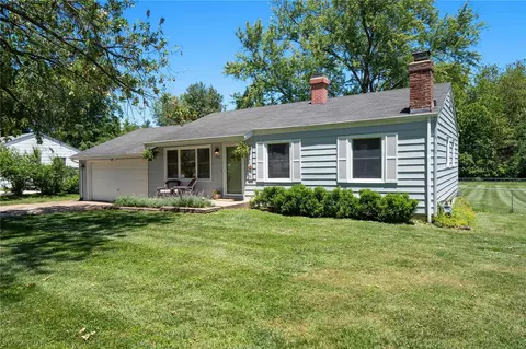 212 Ramsey Ln, Ballwin, MO 63021