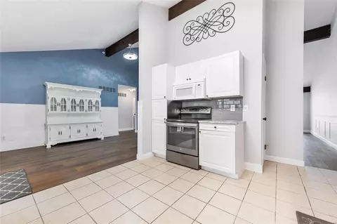 Entry Way - 823 Garonne Dr, Manchester, MO 63021 photo 2 of 3
