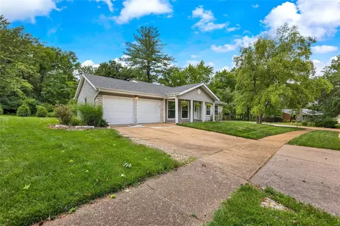 Exterior - 823 Garonne Dr, Manchester, MO 63021 photo 3 of 8