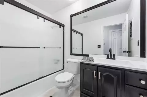 Bath - 823 Garonne Dr, Manchester, MO 63021 photo 2 of 2