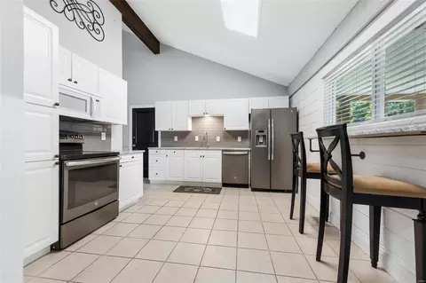 Kitchen - 823 Garonne Dr, Manchester, MO 63021 photo 2 of 2