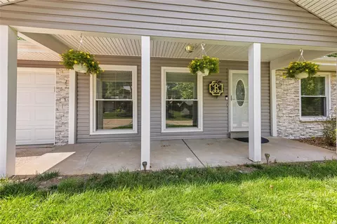Exterior - 823 Garonne Dr, Manchester, MO 63021 photo 4 of 8