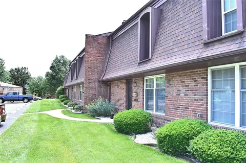 4285 Chateau De Ville Dr, Saint Louis, MO 63129