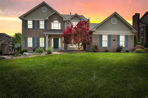 9334 Caddyshack Cir, Sunset Hills, MO 63127