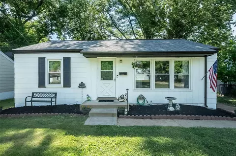 250 Du Bourg Ln, Florissant, MO 63031