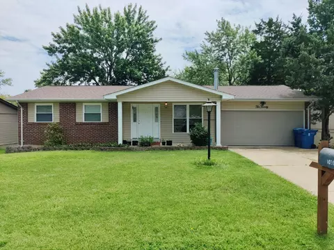 1020 Carriage Run Dr, Saint Charles, MO 63303