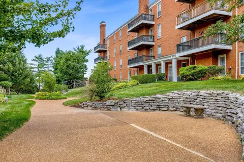 10367 Oxford Hill Dr #32, Saint Louis, MO 63146