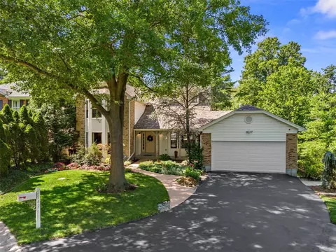 2349 Laurenwood Dr, Chesterfield, MO 63017