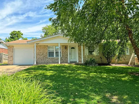 663 Claypool Dr, Saint Louis, MO 63125