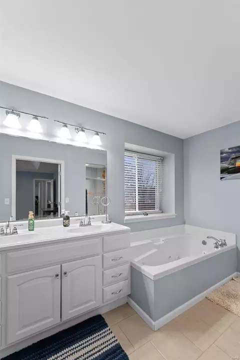 Bath - 2647 Brook Meadow Ln, O'fallon, MO 63368 photo 2 of 5