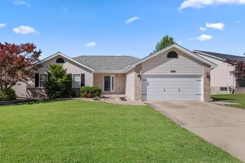 2647 Brook Meadow Ln, O'fallon, MO 63368