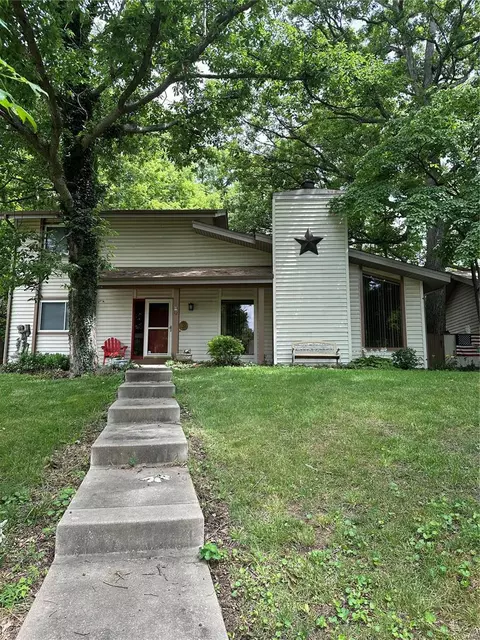 12 Marquette Dr, Lake Saint Louis, MO 63367