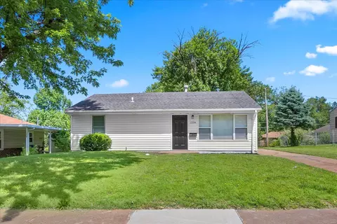 1230 Saint Bernadette Ln, Florissant, MO 63031