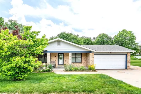 2801 James Christopher Dr, Maryland Heights, MO 63043