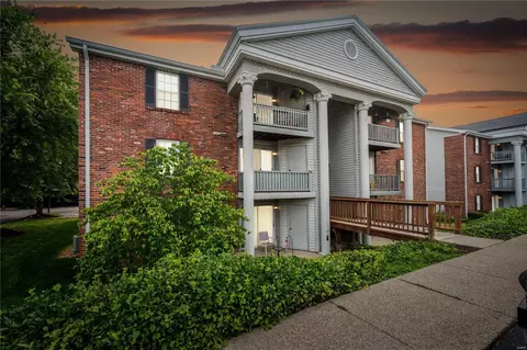 7507 Triwoods Dr #F, Saint Louis, MO 63119