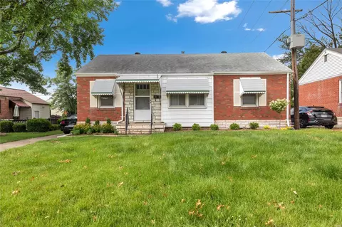 4304 Sunshine Dr, Saint Louis, MO 63116