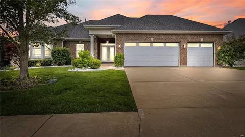 1007 Morgan Meadow Dr, Wentzville, MO 63385