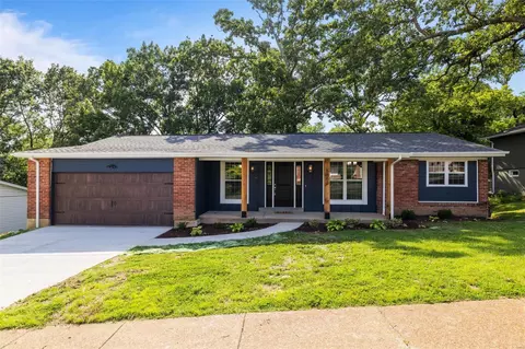 5863 Birch Hollow Dr, Saint Louis, MO 63129