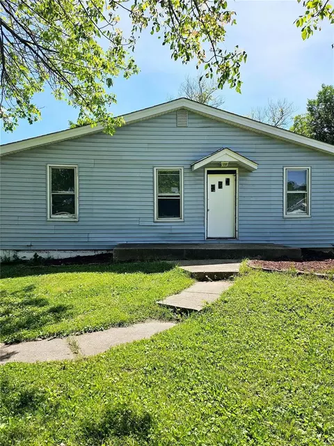 9658 Diamond Dr, Saint Louis, MO 63137