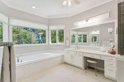 Bath - 16501 Highland Summit Dr, Wildwood, MO 63011 photo 2 of 5