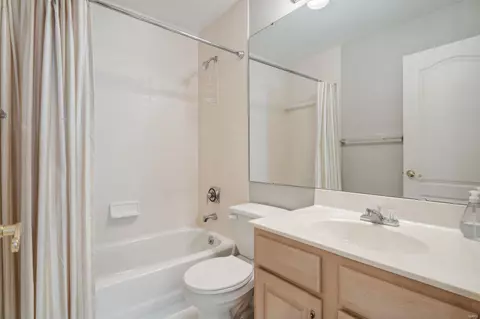 Bath - 16501 Highland Summit Dr, Wildwood, MO 63011 photo 5 of 5