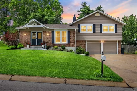 11 Lost Dutchman Ct, Saint Peters, MO 63376