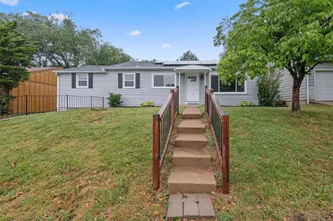9 Ridgeview Ct, Saint Charles, MO 63301