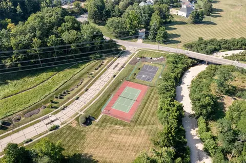 View/Area - 574 Mcbride Pointe Dr, Wildwood, MO 63011 photo 2 of 4